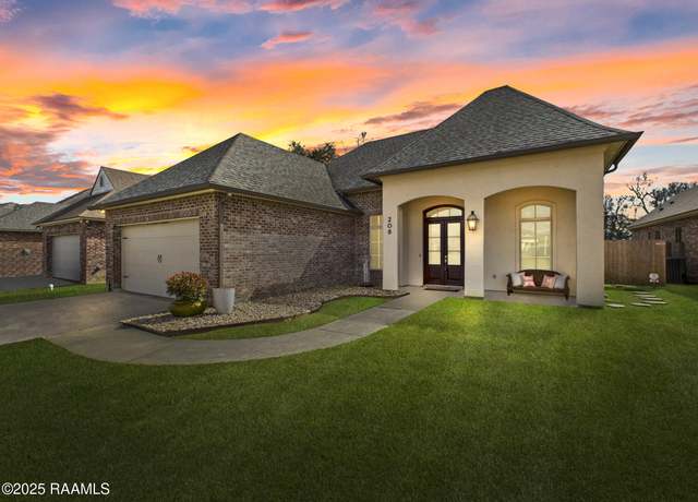 Property at 208 Parkerson St, Lafayette, LA 70506, 4 beds, 2.5 baths