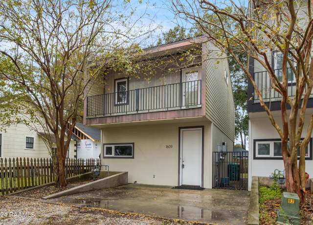 Property at 1609 W University Ave, Lafayette, LA 70506, 2 beds, 2.5 baths
