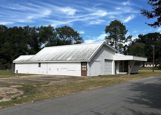 Property at 604 Samson St, Abbeville, LA 70510, 1 bed, 1 bath