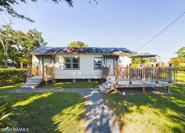 Property at 706 S St Charles St, Abbeville, LA 70510, 2 beds, 1 bath