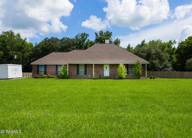 Property at 1034 Hollow Oaks Rd, Breaux Bridge, LA 70517, 3 beds, 2 baths