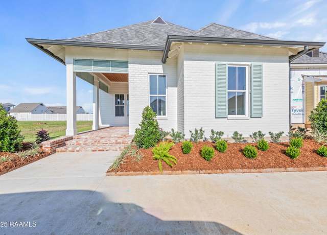 Property at 212 Windswept Ln, Youngsville, LA 70592, 3 beds, 2 baths