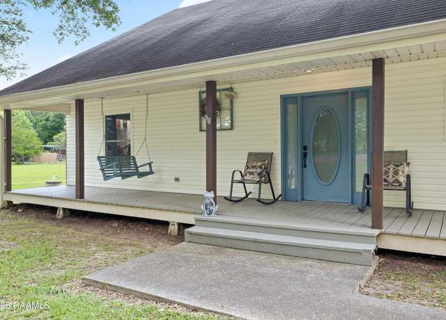 Property at 334 Meche Rd, Carencro, LA 70520, 4 beds, 3 baths