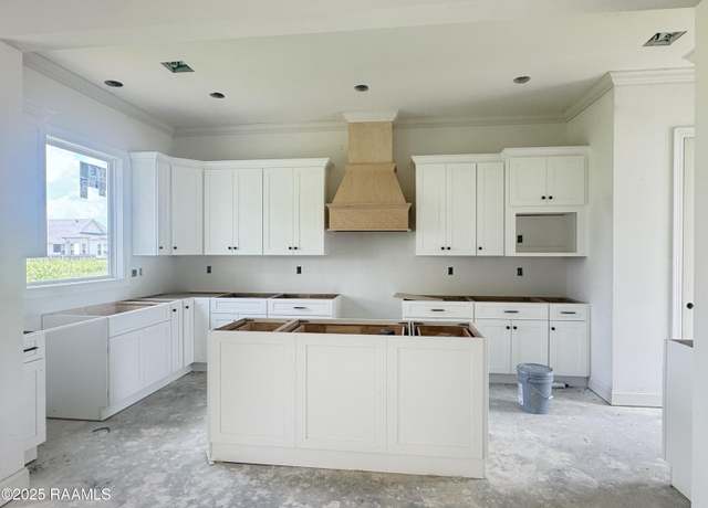 Property at 108 Fountain Meadow Dr, Broussard, LA 70518, 3 beds, 2 baths