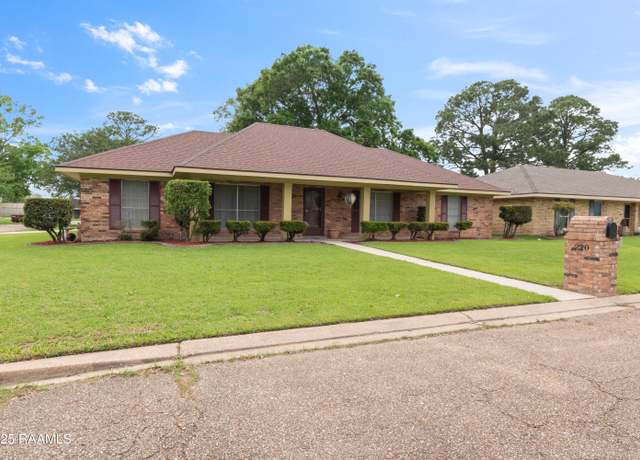 Property at 220 N Philo Dr, Lafayette, LA 70506, 3 beds, 2 baths