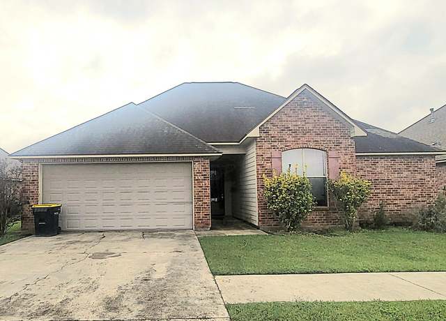 Property at 305 Pavilion St, Lafayette, LA 70507, 3 beds, 2 baths