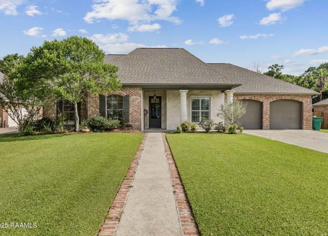 Property at 204 Anslem Dr, Youngsville, LA 70592, 4 beds, 2.5 baths