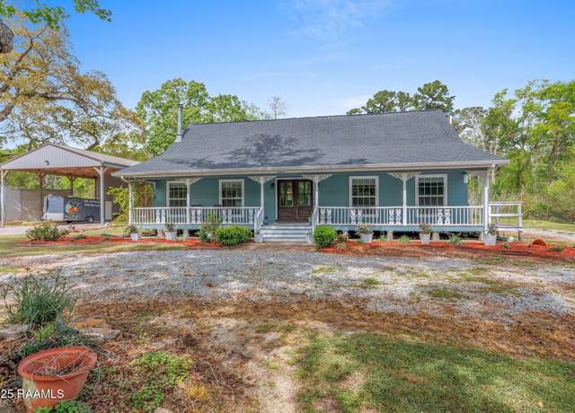 Property at 3045 Third St, Lake Arthur, LA 70549, 3 beds, 2.5 baths