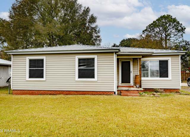 Property at 1716 Short Weeks St, New Iberia, LA 70560, 4 beds, 2 baths