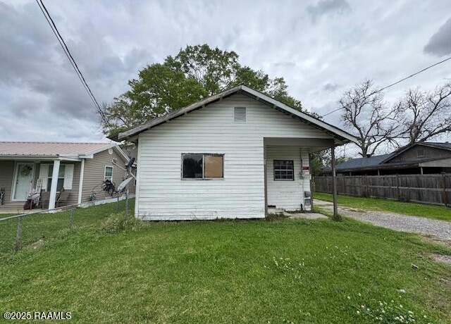 Property at 1302 Walton St, New Iberia, LA 70560, 3 beds, 1 bath