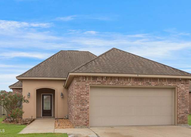 Property at 405 Ouachita Dr, Lafayette, LA 70506, 3 beds, 2 baths