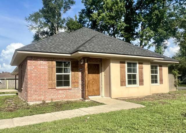 Property at 104 Roland Dr, Opelousas, LA 70570, 4 beds, 2 baths