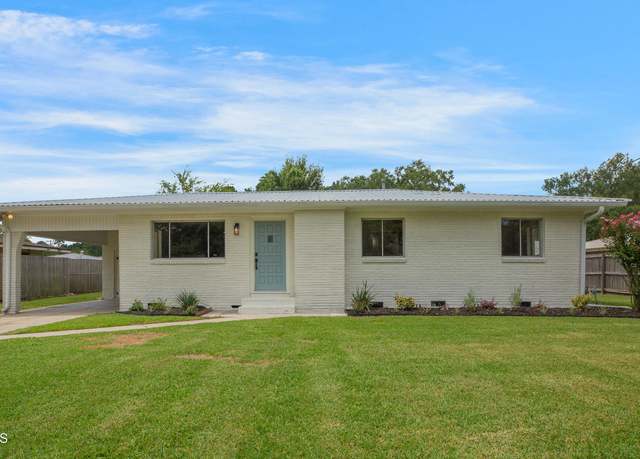 Property at 303 Kathryn St, New Iberia, LA 70560, 3 beds, 1.5 baths
