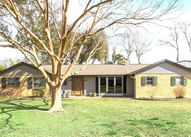 Property at 512 Jacquiline Dr, New Iberia, LA 70563, 3 beds, 2.5 baths