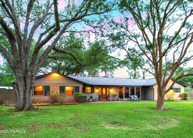 Property at 512 Jacquiline Dr, New Iberia, LA 70563, 3 beds, 2.5 baths