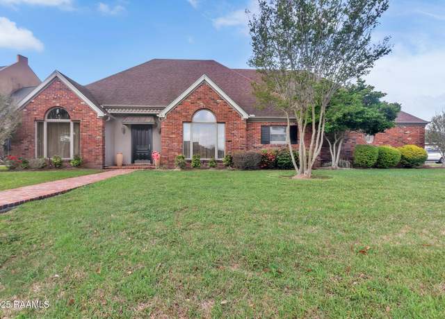 Property at 301 Heatheroak Ave, Lafayette, LA 70506, 2 beds, 2 baths