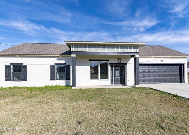 Property at 261 Percy Dr, Opelousas, LA 70570, 4 beds, 2 baths
