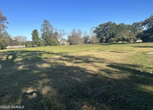 Property at 121 Shipley Dr, Lafayette, LA 70503