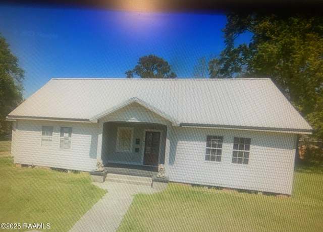 Property at 404 Sanders St, Franklin, LA 70538, 4 beds, 2.5 baths