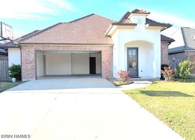 Property at 104 Ballantre Rd, Lafayette, LA 70503, 4 beds, 2 baths