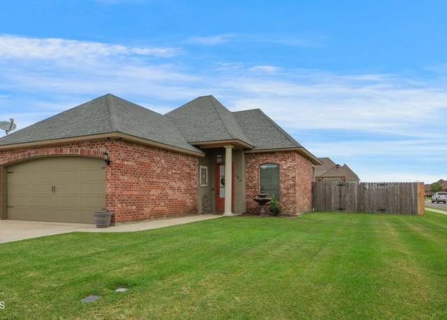 Property at 100 Smithville Ct, Youngsville, LA 70592, 3 beds, 2 baths