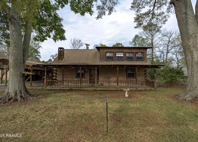 Property at 1013 Vermilion St, Breaux Bridge, LA 70517, 2 beds, 1.5 baths