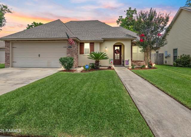 Property at 224 Oak Path Dr, Carencro, LA 70520, 3 beds, 2 baths