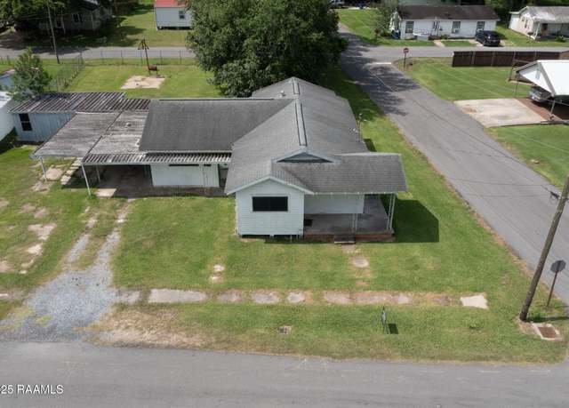 Property at 704 E Pine St, Crowley, LA 70526, 3 beds, 2 baths