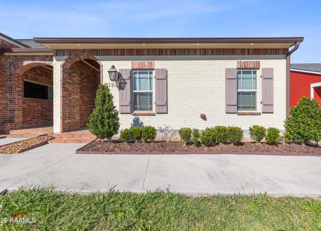 Property at 533 Evangeline Trl, Breaux Bridge, LA 70517, 3 beds, 2 baths