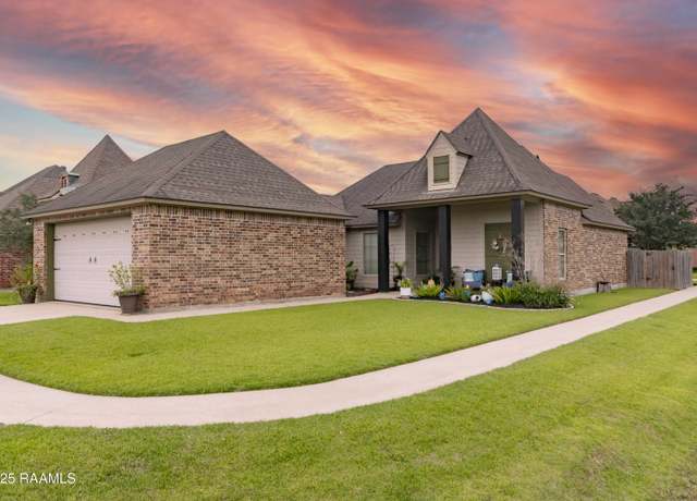 Property at 100 Mirada Ln, Lafayette, LA 70508, 3 beds, 2 baths