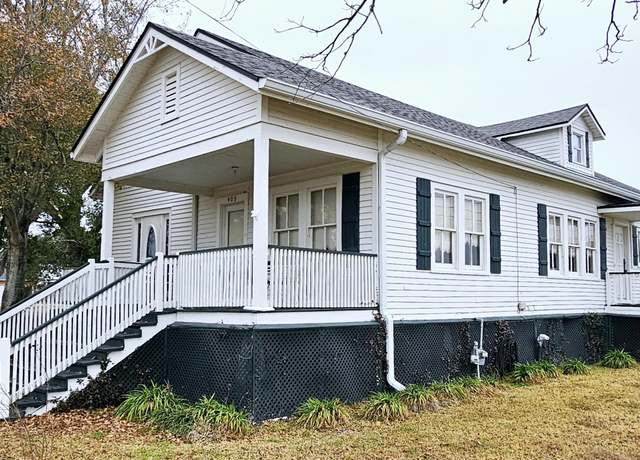 Property at 405 S Gin St, Erath, LA 70533, 4 beds, 3 baths