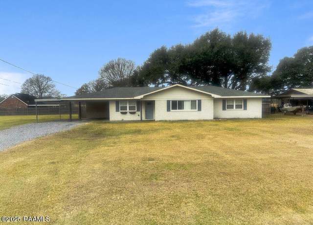 Property at 7509 Loreauville Rd, New Iberia, LA 70563, 3 beds, 2 baths