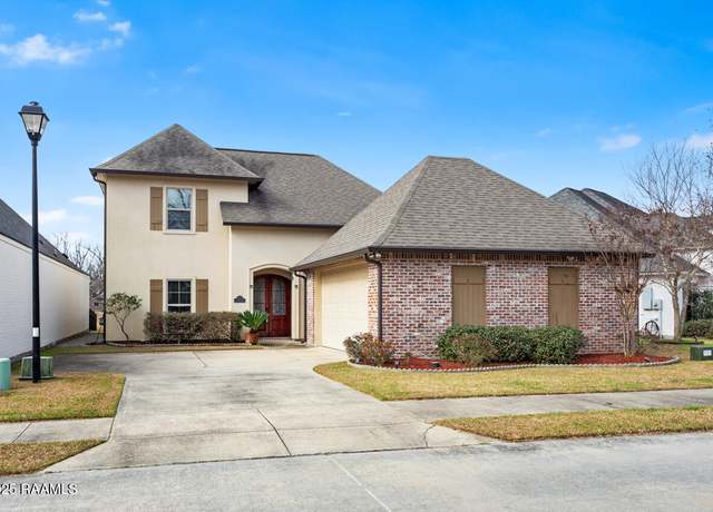 Property at 8272 Valencia Ct, Baton Rouge, LA 70820, 4 beds, 3 baths
