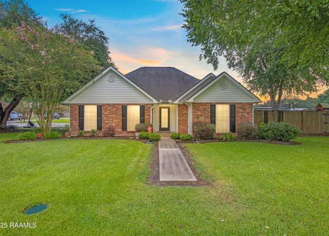 Property at 301 Bergeron Loop, Carencro, LA 70520, 3 beds, 2 baths