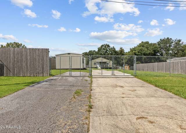 Property at 311 Grossie Dr, Lafayette, LA 70501, 3 beds, 2 baths