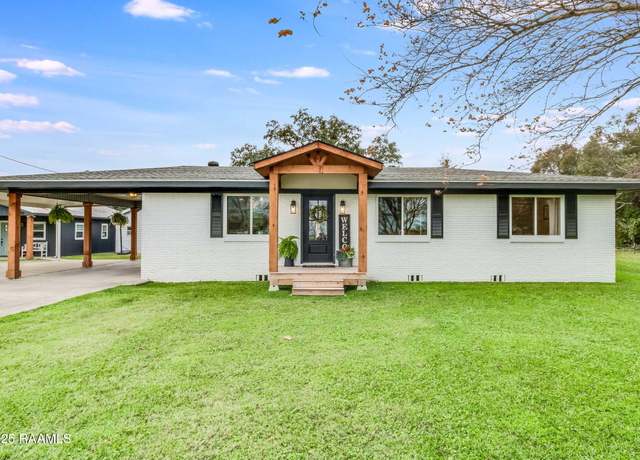 Property at 5611 Sugar Oaks Rd, New Iberia, LA 70563, 3 beds, 2 baths