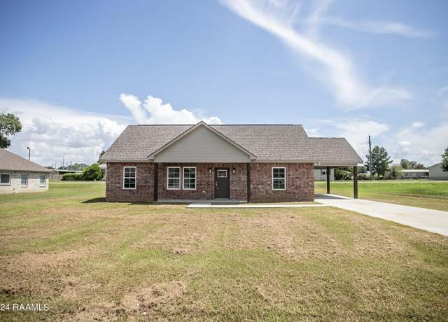 Property at 340 Sugarland Cir, Opelousas, LA 70570, 3 beds, 2 baths