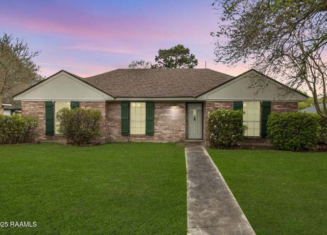 Property at 101 Medina Dr, Lafayette, LA 70503, 3 beds, 2 baths