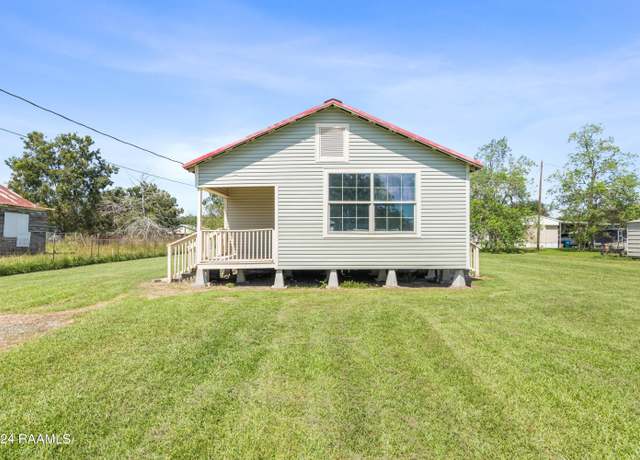 Property at 1006 David Rd, St. Martinville, LA 70582, 3 beds, 2 baths