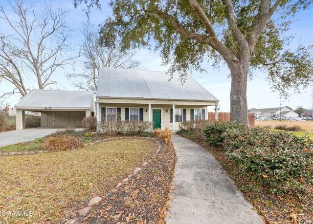 Property at 200 Cherokee Ln, Lafayette, LA 70508, 3 beds, 2 baths