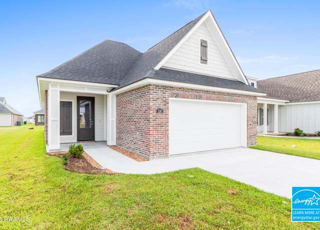Property at 106 Lilian Ln, Maurice, LA 70555, 3 beds, 2 baths