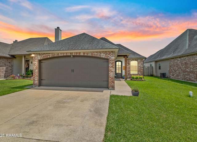Property at 710 Highland View Dr, Youngsville, LA 70592, 3 beds, 2 baths