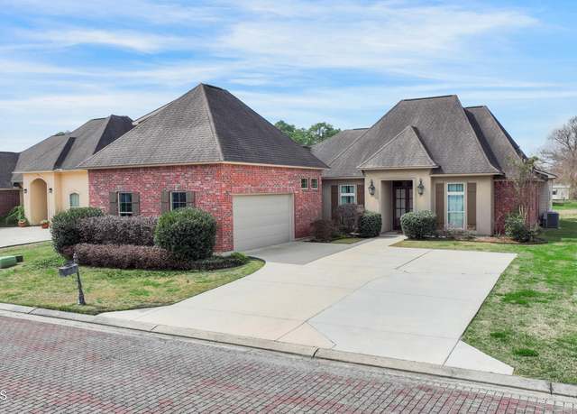 Property at 104 Gated Trinity Ct, Lafayette, LA 70506, 4 beds, 3 baths