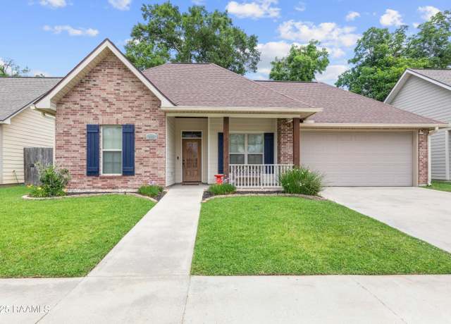 Property at 220 Oak Path Dr, Carencro, LA 70520, 3 beds, 2 baths