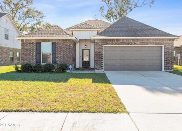 Property at 125 Gentle Crescent Ln, Lafayette, LA 70506, 3 beds, 2 baths