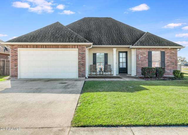 Property at 100 Spanish Moss Ln, Broussard, LA 70518, 3 beds, 2 baths