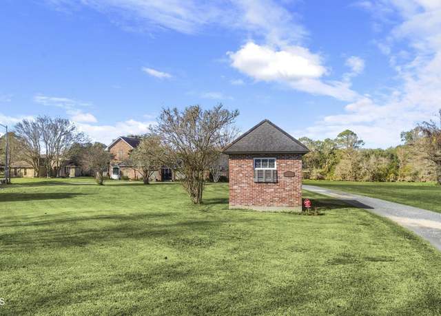 Property at 10154 Willow Crest Rd, Abbeville, LA 70510, 4 beds, 3.5 baths