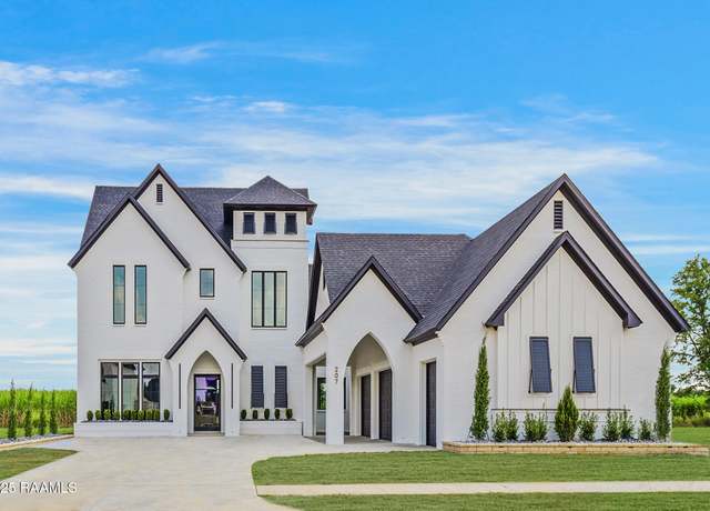 Property at 207 Sabal Bend Dr, Youngsville, LA 70592, 4 beds, 3 baths