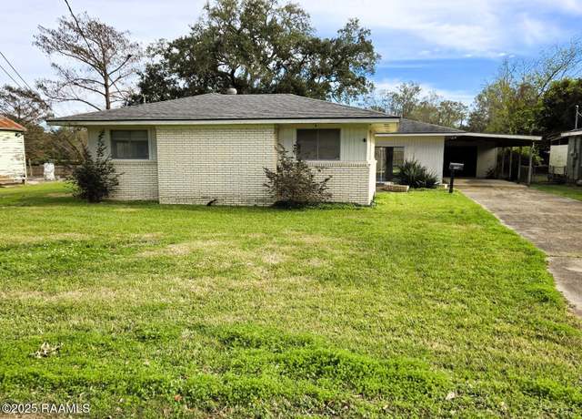 Property at 104 Virginia St, Jeanerette, LA 70544, 3 beds, 2 baths