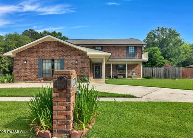 Property at 904 W Bonaire Dr, Lafayette, LA 70506, 4 beds, 3.5 baths